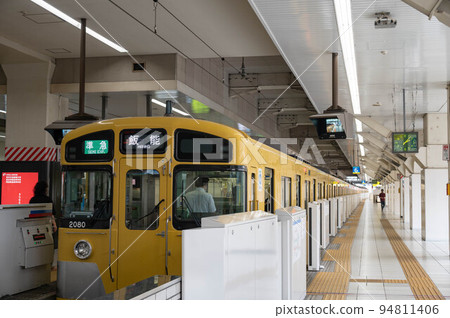 停靠在西武池袋站的車輛 停靠在西武池袋站的車輛 94811406