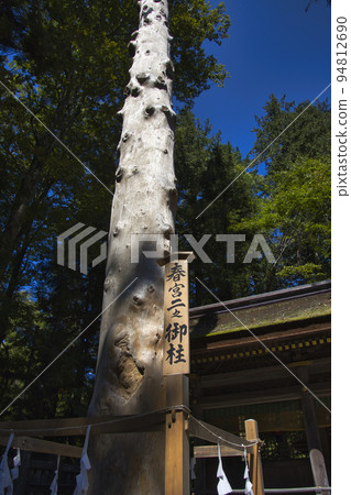 諏訪大社下社春宮二之見柱(長野縣下諏訪町) 諏訪大社下社春宮二之見柱(長野縣下諏訪町) 94812690