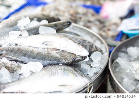 Fresh dea fish sell in fishery market 94814534