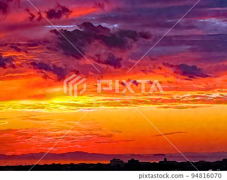 "Sunset/sunset" watercolor style over the Harimanada Sea in Setouchi "Sunset/sunset" watercolor style over the Harimanada Sea in Setouchi 94816070