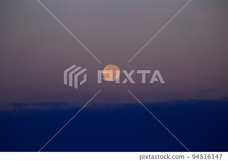 Full moon and mountains going down 94816147