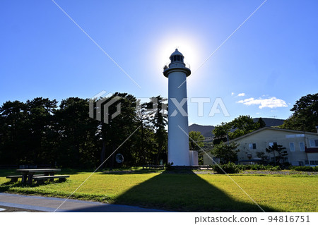 Tsugaru Peninsula Hiradate Lighthouse with a diamond horn-type fog horn Tsugaru Peninsula Hiradate Lighthouse with a diamond horn-type fog horn 94816751