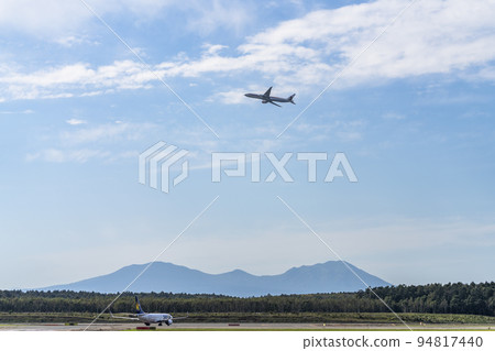 機場風景飛機起飛日本政府飛機北海道千歲市 機場風景飛機起飛日本政府飛機北海道千歲市 94817440