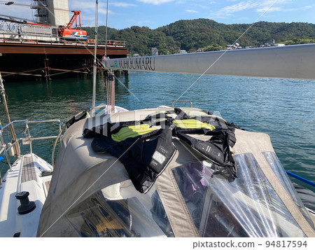 Life jackets being dried (Numashima Fishing Port, Hyogo Prefecture) 94817594