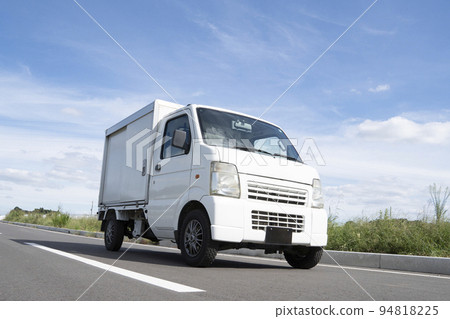 帶有交貨圖像的輕型貨車 帶有交貨圖像的輕型貨車 94818225