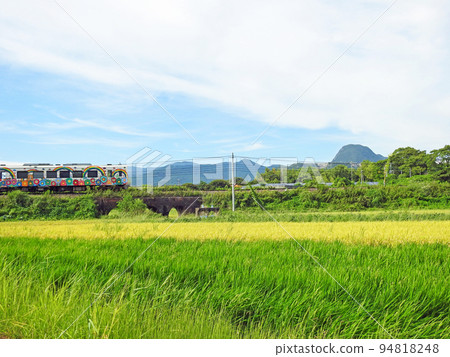 Heisei Chikuho Railway Nakatsuhara Triple Bridge and beautiful train in Tagawa District, Fukuoka Prefecture 94818248