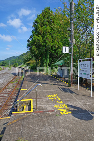 福岡縣田川區平成築峰鐵道油原站軌道和站台 福岡縣田川區平成築峰鐵道油原站軌道和站台 94818287