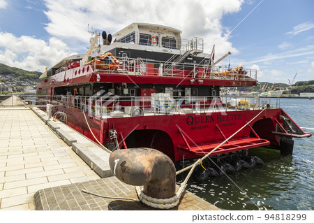 Queen Beetle arriving at Nagasaki Port 94818299