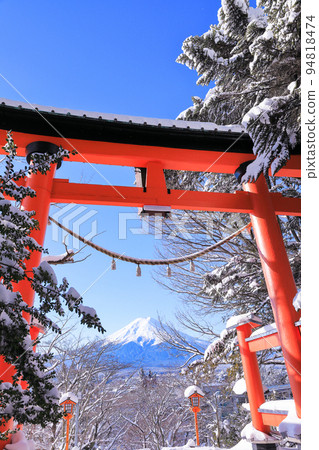 Fuji from the torii of Arakurayama Sengen Shrine in the snow Fuji from the torii of Arakurayama Sengen Shrine in the snow 94818474