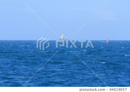 View of the Kurarase lighthouse from the boat heading from Oshima to Konominato Port in Munakata View of the Kurarase lighthouse from the boat heading from Oshima to Konominato Port in Munakata 94819057