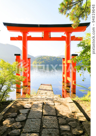 神奈川縣箱根町蘆之湖箱根神社和平鳥居 94819648