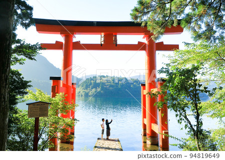 神奈川縣箱根町蘆之湖箱根神社和平鳥居 94819649