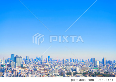 [東京] 1月，東京塔和世田谷區的街道 94822373