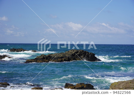 日本海美麗的大海和藍天 94822566