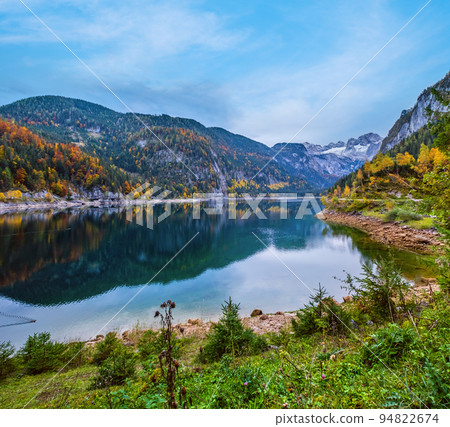Gosauseen or Vorderer Gosausee lake, Upper Austria. Autumn Alps mountain lake with clear transparent water and reflections. 94822674