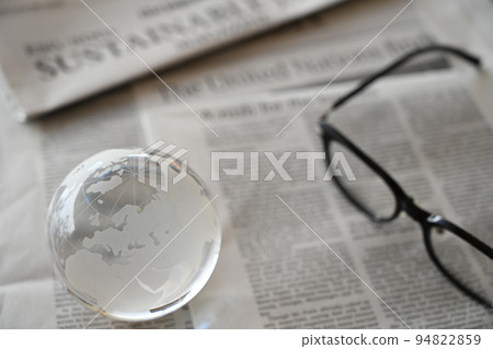 Glass globe and English newspaper World news image (September 2022) Glass globe and English newspaper World news image (September 2022) 94822859