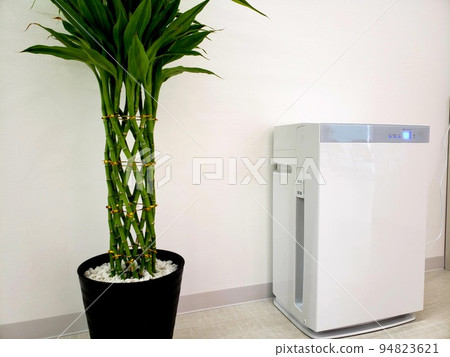 Clean space (horizontal) 94823621