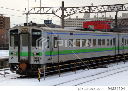 Winter Muroran Main Line Kiha 141 Series (Sapporo ⇔ Higashi Muroran) 94824504