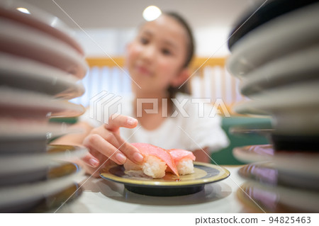吃壽司的孩子 吃壽司的孩子 94825463
