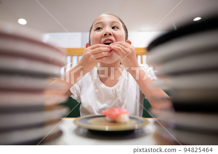 吃壽司的孩子 吃壽司的孩子 94825464