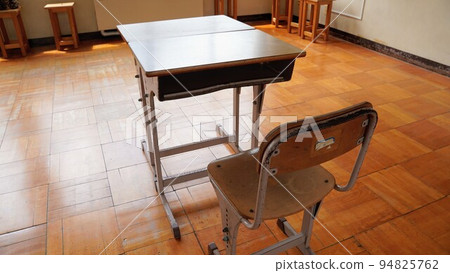 Desk and chair 94825762