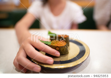 吃壽司的孩子 吃壽司的孩子 94825953