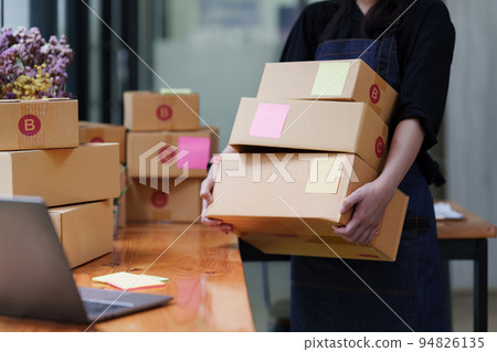 Small Business retail market and online sell marketing delivery, SME e-commerce concept 94826135