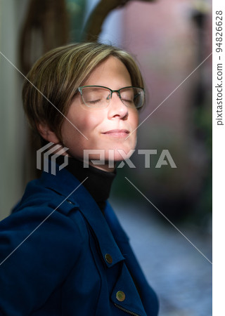 Portrait of an attractive thirty year old white woman posing in a narrow street Portrait of an attractive thirty year old white woman posing in a narrow street 94826628