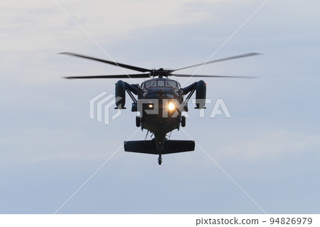 UH-60J救援直升機訓練飛行 94826979