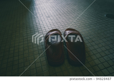 Toilet sandals placed on a tiled floor - image material for toilet, toilet, kitchen 94828487