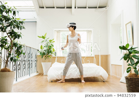 A woman who enjoys VR at home 94832559