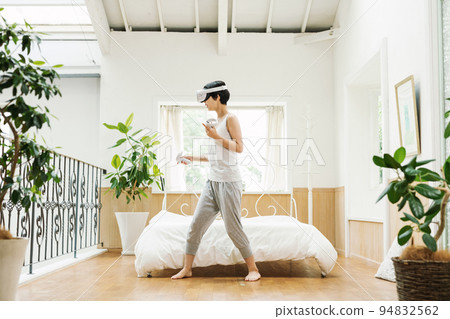 A woman who enjoys VR at home 94832562
