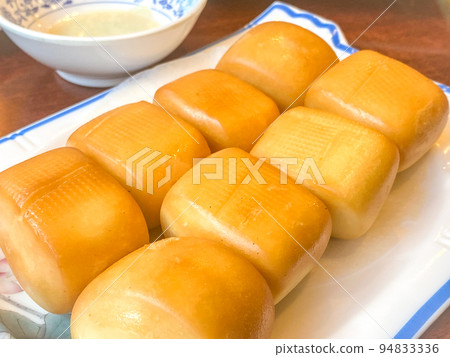 中餐甜點,包子(中式油炸包子) 中餐甜點,包子(中式油炸包子) 94833336