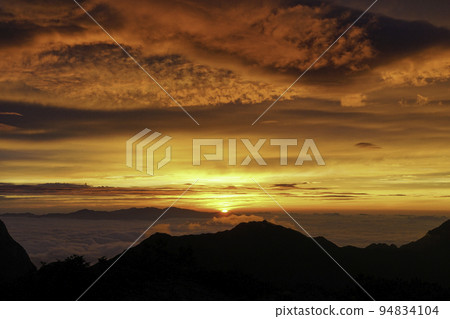 千疊嶽山脊的晨光 94834104