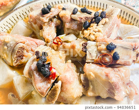 中國家常豆腐蒸山藥頭（蒸排骨和芋頭）） 94836651