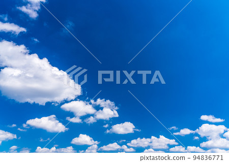 A refreshing autumn sky 94836771