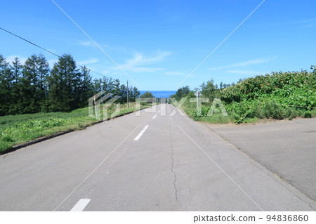Road leading to heaven Straight road in Minehama, Shari Town, Hokkaido 94836860