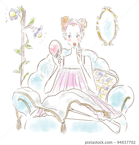 一個女人在沙發上放鬆時檢查她的皮膚 94837702