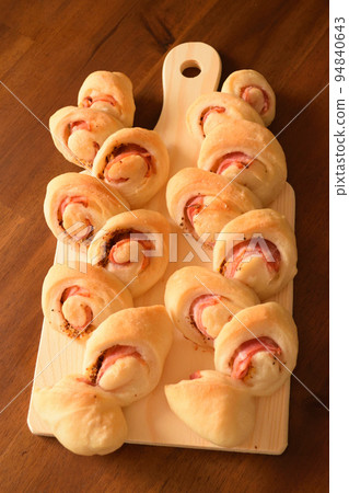 "Bacon epi" on the cutting board "Bacon epi" on the cutting board 94840643