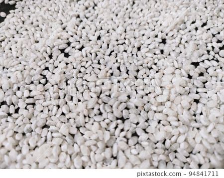 大米浸泡和乾燥製成米粉 大米浸泡和乾燥製成米粉 94841711