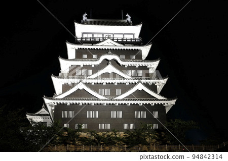 [Hiroshima Prefecture] Night view of the renewed Fukuyama Castle tower (north side of the tower covered with iron plates) 94842314