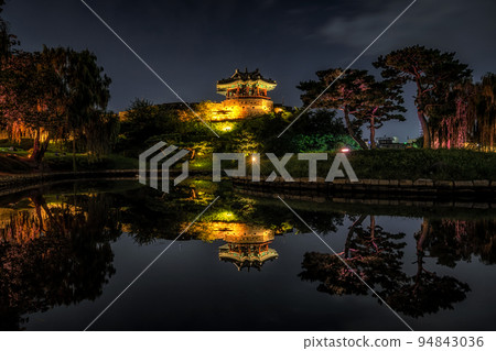 Banghwa Suryujeong Pavilion at Night Banghwa Suryujeong Pavilion at Night 94843036