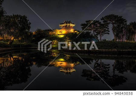 Banghwa Suryujeong Pavilion at Night Banghwa Suryujeong Pavilion at Night 94843038