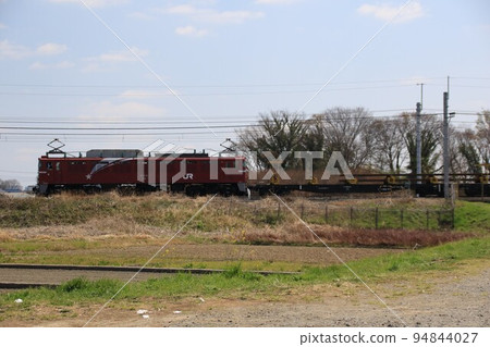 Outbound container freight train pulled by EF81 running on the Utsunomiya Line Outbound container freight train pulled by EF81 running on the Utsunomiya Line 94844027
