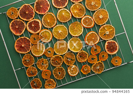 Dried sliced slices of orange, tangerine and grapefruit 94844165