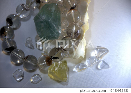 能量石和貝殼花園水晶手鍊 能量石和貝殼花園水晶手鍊 94844388