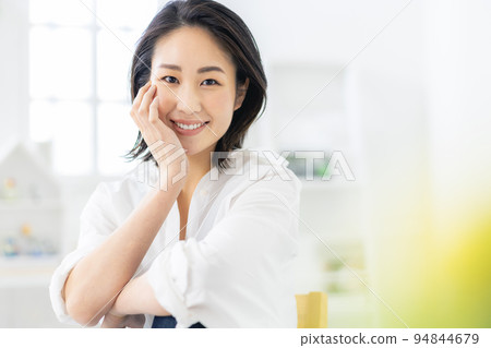 Young lady's portrait Young lady's portrait 94844679