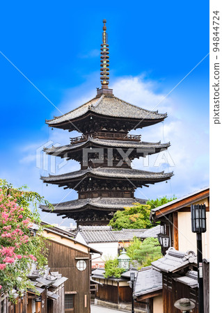 京都法觀寺五層塔八坂塔【京都觀光圖】 京都法觀寺五層塔八坂塔【京都觀光圖】 94844724