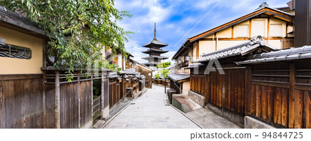 京都法觀寺五層塔八坂塔【京都觀光圖】 94844725