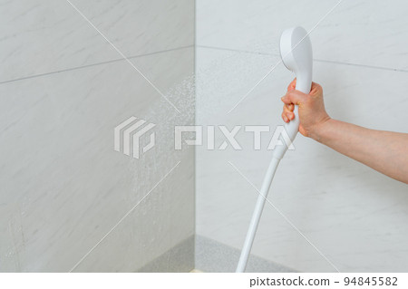[Middle housewife cleaning the bath, showering] 94845582